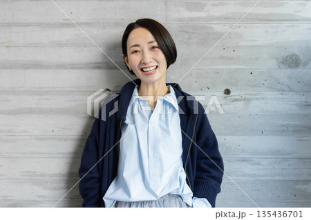 ファッション　女性 135436701