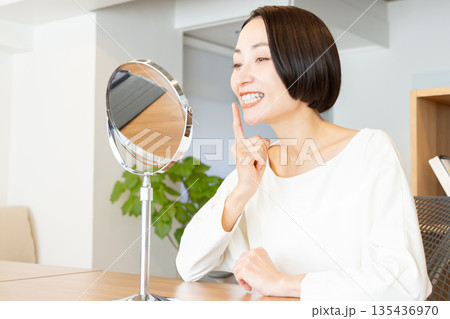 女性　歯周病予防 135436970