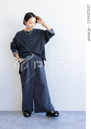 ファッション　アパレル　女性 135437027