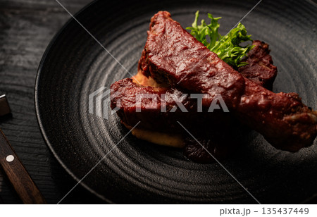 《スペアリブ 赤ワインソース》 《スペアリブ 赤ワインソース》 135437449