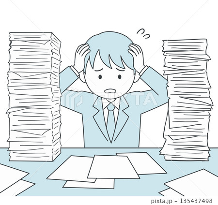 仕事に追われ書類が山積みの会社員 135437498