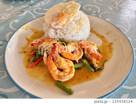 Juicy, mouth-watering fresh Asian dishes at Thailand's outdoor cafe 135438124