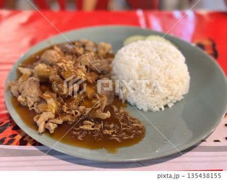 Juicy, mouth-watering fresh Asian dishes at Thailand's outdoor cafe 135438155