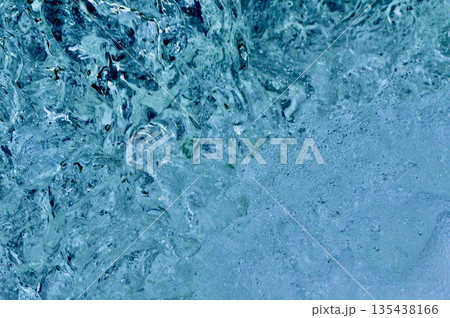 激流･水しぶき（さくらの滝／北海道斜里郡清里町） 135438166