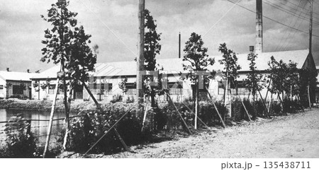 戦前・戦中の建築　近代建築　昭和の工場 135438711