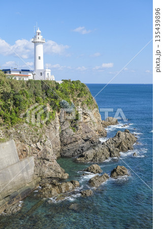 八幡さん公園から眺める大王埼灯台 八幡さん公園から眺める大王埼灯台 135439896