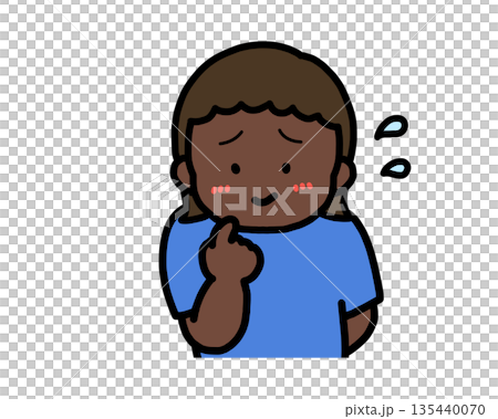 照れる（正面）黒人の女の子 135440070