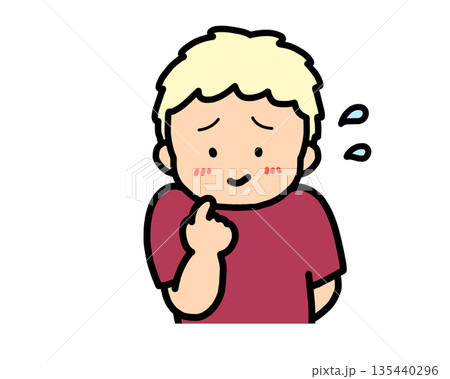 照れる（正面）金髪の男の子 135440296