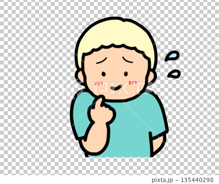 照れる（正面）金髪の男の子 135440298