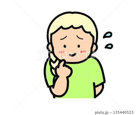 照れる（正面）金髪の女の子 135440523