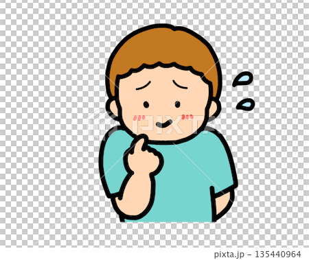 照れる（正面）茶髪の男の子 135440964