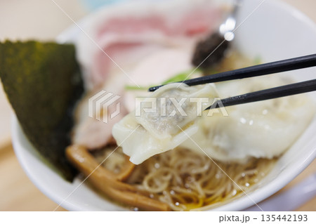 トリュフラーメンのトリュフワンタン 135442193