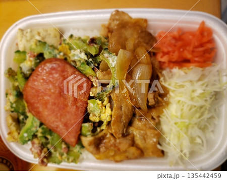 おいしいゴーヤチャンプル、ポーク弁当　沖縄 135442459