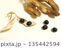 収穫した黒豆の写真 135442594