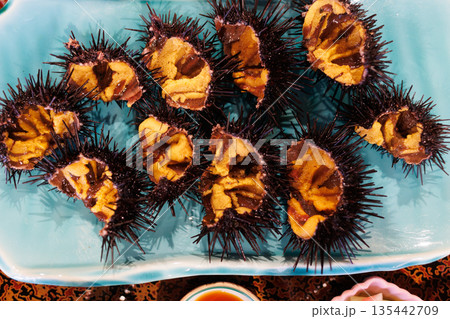 とっさりのキタムラサキウニ（青森県八戸市） 135442709