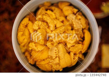 自分でつくる活キタムラサキウニ丼(青森県八戸市) 自分でつくる活キタムラサキウニ丼(青森県八戸市) 135442740