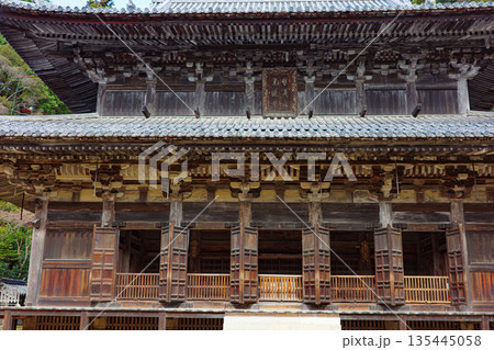 秋の兵庫県姫路市の書写山円教寺の大講堂 135445058