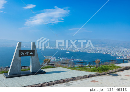北海道函館山春の眺め02 135446518