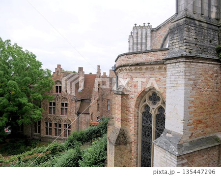 グルートフーズ博物館（Gruuthusemuseum）のバルコニーからの景色（ベルギー・ブルージュ） 135447296