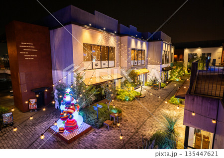 MARINE & WALK YOKOHAMAのクリスマスイルミネーションと夜景 135447621