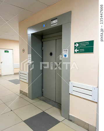 Elevator door located in a hospital corridor during daytime Elevator door located in a hospital corridor during daytime 135447666