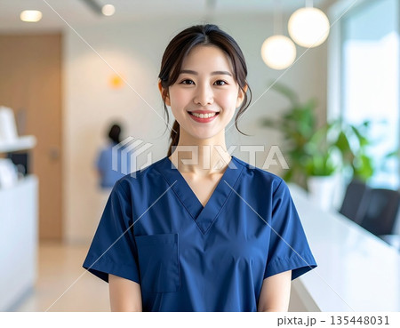 若い女性医師 若い女性医師 135448031