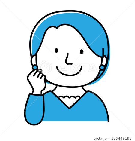 ガッツポーズをすピアスをしている女性 135448196