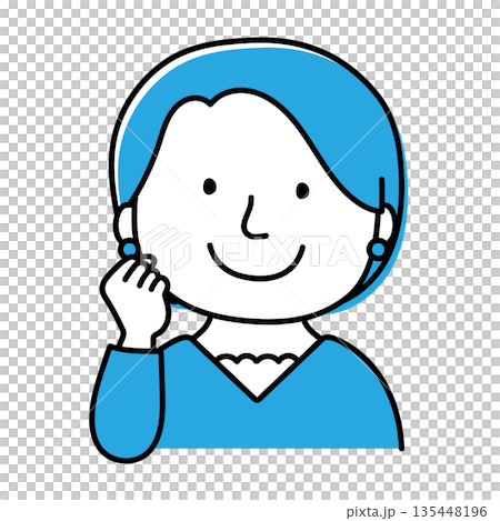 ガッツポーズをすピアスをしている女性 135448196