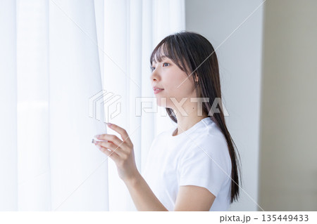 20代女性　ビューティー　朝 135449433
