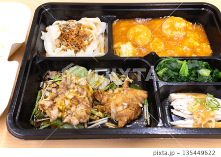 おいしい中華弁当、エビチリと油淋鶏弁当 おいしい中華弁当、エビチリと油淋鶏弁当 135449622