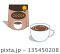 ココアパックとティーカップに入ってるココア 135450208
