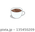 ティーカップに入ってるココア 135450209