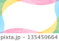 曲線のシンプルな背景、フレーム、水彩カラー 135450664