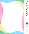 曲線のシンプルな背景、フレーム、水彩カラー、縦向き 135450687