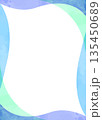 曲線のシンプルな背景、フレーム、水彩カラー、縦向き 135450689