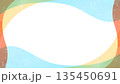 曲線のシンプルな背景、フレーム、水彩カラー 135450691