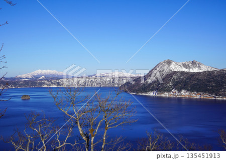 2026年冬の摩周湖(阿寒摩周国立公園) 2026年冬の摩周湖(阿寒摩周国立公園) 135451913