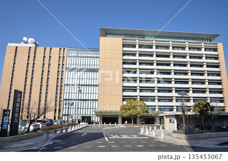 刈谷市、刈谷市役所の庁舎 135453067