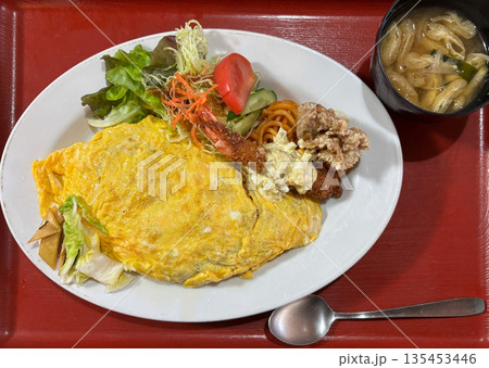 名物の和風オムライス 135453446