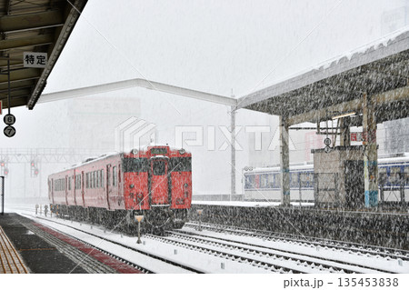 鳥取駅ホームのキハ47_03 135453838