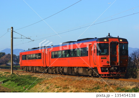 阿蘇を経由して大分・別府へ向かう九州横断特急 135454138