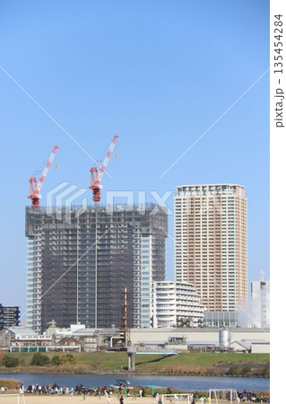 建設中の「リーフシティ市川」と「I-linkタウンいちかわ（ザ・タワーズ・ウエスト）」 135454284