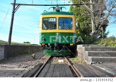新潟市南区の月潟駅と電車の風景（新潟県新潟市南区） 135454352