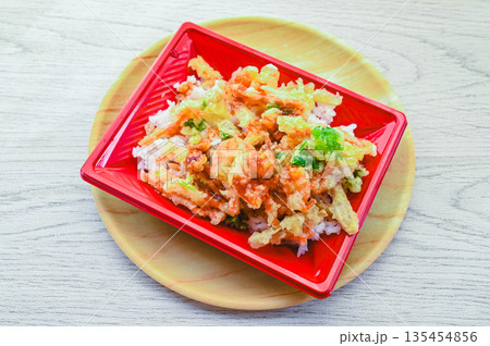 海老と野菜のかき揚げ丼 135454856