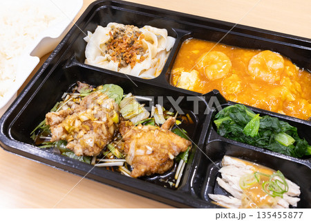 おいしい中華弁当、エビチリと油淋鶏弁当 おいしい中華弁当、エビチリと油淋鶏弁当 135455877