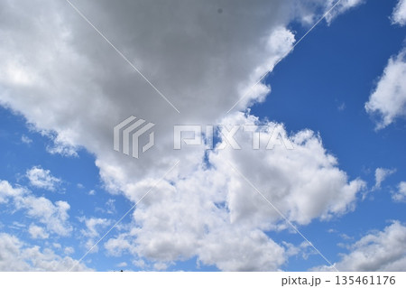 青い空と白い雲 青い空と白い雲 135461176