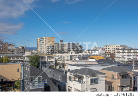 街の風景とさわさかな青空 街の風景とさわさかな青空 135461283