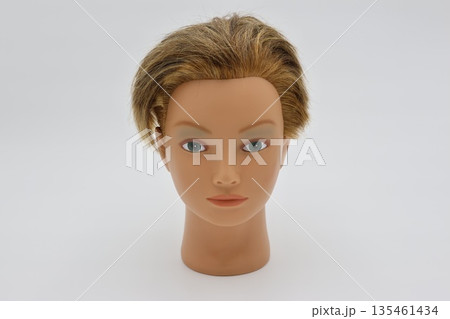 A mannequin head with brown hair and a brown face 135461434