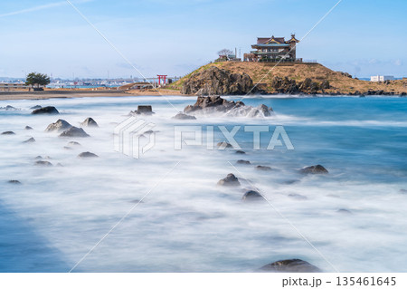 「青森県」対岸から蕪島を望む　八戸市　長秒露光 135461645