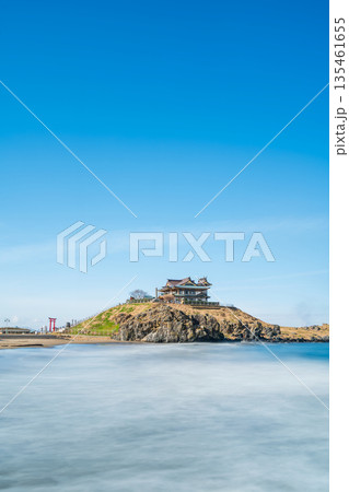 「青森県」対岸から蕪島を望む　八戸市　長秒露光 135461655